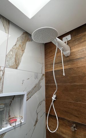 Casa à venda com 150m², 3 quartos e 2 vagas Casa à venda com 150m², 3 quartos e 2 vagasBanheiro
