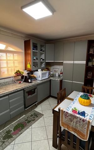 Casa à venda com 150m², 3 quartos e 2 vagas Casa à venda com 150m², 3 quartos e 2 vagasCozinha