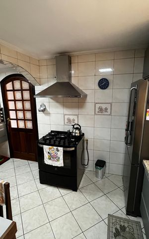 Casa à venda com 150m², 3 quartos e 2 vagas Casa à venda com 150m², 3 quartos e 2 vagasCozinha