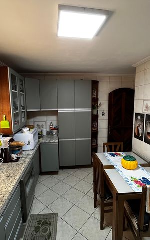 Casa à venda com 150m², 3 quartos e 2 vagas Casa à venda com 150m², 3 quartos e 2 vagasCozinha