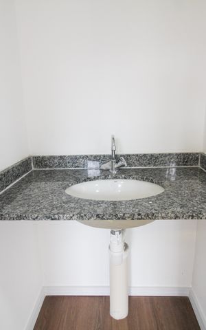 Apartamento à venda com 35m², 2 quartos e sem vaga Apartamento à venda com 35m², 2 quartos e sem vagaBanheiro Social
