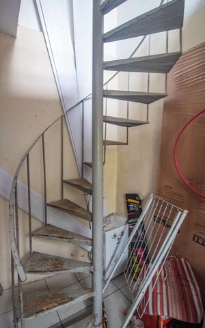 Casa à venda com 250m², 4 quartos e 2 vagas Casa à venda com 250m², 4 quartos e 2 vagasÁrea comum