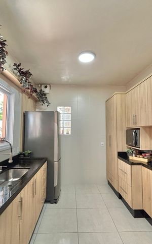 Casa à venda com 176m², 3 quartos e 4 vagas Casa à venda com 176m², 3 quartos e 4 vagasCozinha