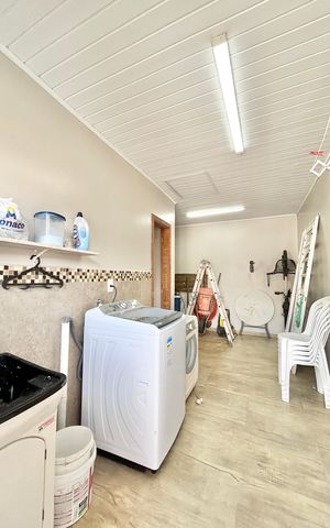 Casa à venda com 176m², 3 quartos e 4 vagas Casa à venda com 176m², 3 quartos e 4 vagasLavanderia