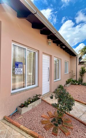 Casa à venda com 176m², 3 quartos e 4 vagas Casa à venda com 176m², 3 quartos e 4 vagasPlaca
