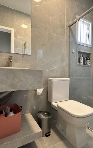 Casa à venda com 176m², 3 quartos e 4 vagas Casa à venda com 176m², 3 quartos e 4 vagasBanheiro 2