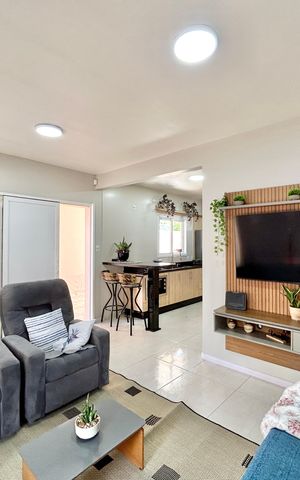 Casa à venda com 176m², 3 quartos e 4 vagas Casa à venda com 176m², 3 quartos e 4 vagasSala