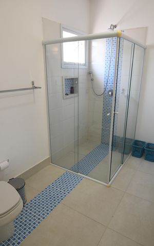 Casa de condomínio para alugar com 620m², 5 quartos e 8 vagasBanheiro 1