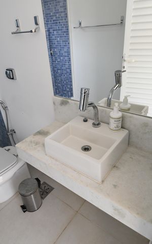 Casa de condomínio para alugar com 620m², 5 quartos e 8 vagasBanheiro da Piscina