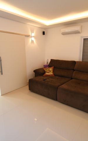 Casa de condomínio para alugar com 620m², 5 quartos e 8 vagasSala de TV