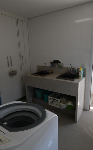 Casa de condomínio para alugar com 620m², 5 quartos e 8 vagasÁrea de Serviço