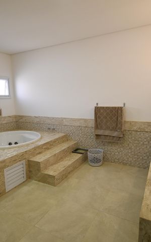 Casa de condomínio para alugar com 620m², 5 quartos e 8 vagasBanheiro 3
