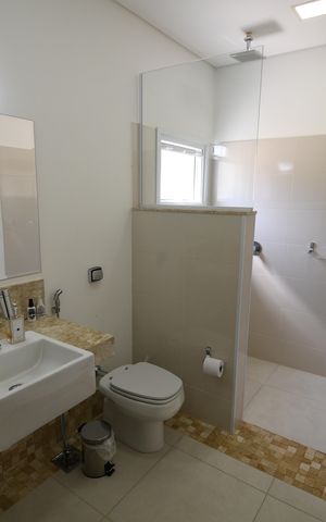 Casa de condomínio para alugar com 620m², 5 quartos e 8 vagasBanheiro 5