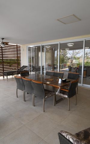 Casa de condomínio para alugar com 620m², 5 quartos e 8 vagasVaranda da Sala