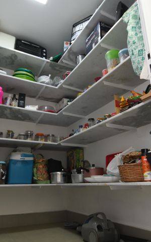 Casa de condomínio para alugar com 620m², 5 quartos e 8 vagasCozinha - Despensa