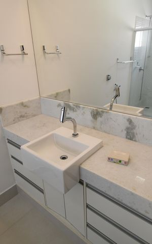 Casa de condomínio para alugar com 620m², 5 quartos e 8 vagasBanheiro 4