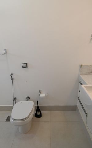 Casa de condomínio para alugar com 620m², 5 quartos e 8 vagasBanheiro 4