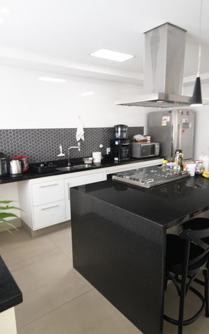 Casa de condomínio para alugar com 620m², 5 quartos e 8 vagasCozinha
