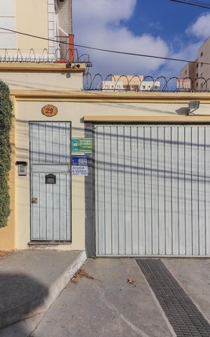 Casa de condomínio à venda com 125m², 3 quartos e 2 vagas Casa de condomínio à venda com 125m², 3 quartos e 2 vagasFachada