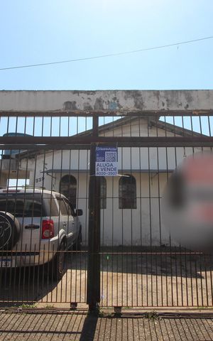 Casa à venda com 400m², 2 quartos e 4 vagas Casa à venda com 400m², 2 quartos e 4 vagasFachada/Placa