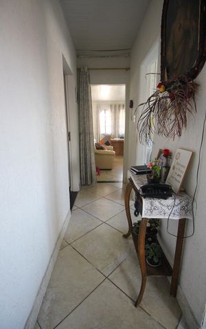 Casa à venda com 400m², 2 quartos e 4 vagasCorredor