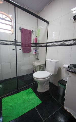 Casa à venda com 400m², 2 quartos e 4 vagasEdícula - banheiro