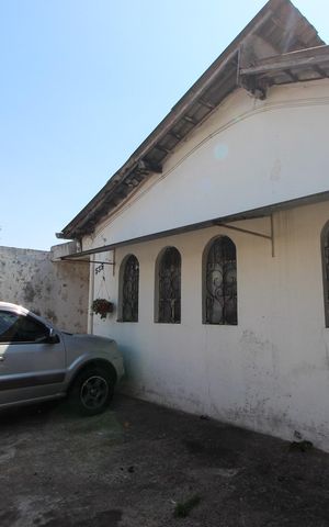 Casa à venda com 400m², 2 quartos e 4 vagasGaragem