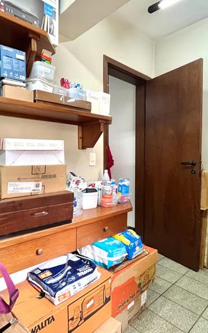 Apartamento à venda com 216m², 4 quartos e 3 vagas Apartamento à venda com 216m², 4 quartos e 3 vagasQuarto de Serviço