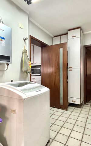 Apartamento à venda com 216m², 4 quartos e 3 vagas Apartamento à venda com 216m², 4 quartos e 3 vagasÁrea de Serviço