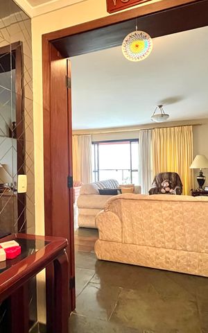 Apartamento à venda com 216m², 4 quartos e 3 vagas Apartamento à venda com 216m², 4 quartos e 3 vagasHall privativo