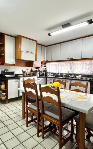 Apartamento à venda com 216m², 4 quartos e 3 vagas Apartamento à venda com 216m², 4 quartos e 3 vagasCozinha