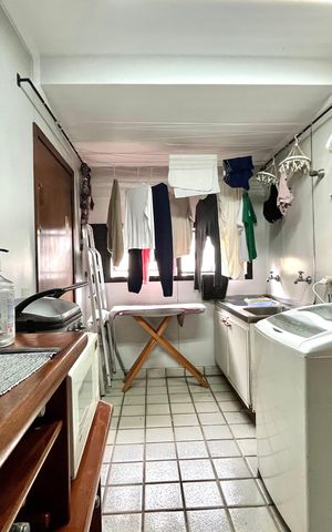 Apartamento à venda com 216m², 4 quartos e 3 vagas Apartamento à venda com 216m², 4 quartos e 3 vagasÁrea de Serviço