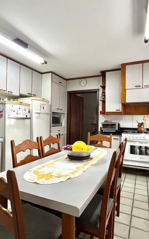 Apartamento à venda com 216m², 4 quartos e 3 vagas Apartamento à venda com 216m², 4 quartos e 3 vagasCozinha