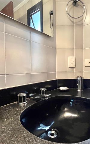 Apartamento à venda com 216m², 4 quartos e 3 vagas Apartamento à venda com 216m², 4 quartos e 3 vagasBanheiro da Suíte 2