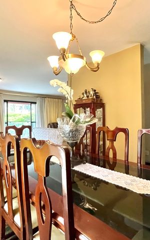 Apartamento à venda com 216m², 4 quartos e 3 vagas Apartamento à venda com 216m², 4 quartos e 3 vagasSala