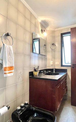 Apartamento à venda com 216m², 4 quartos e 3 vagas Apartamento à venda com 216m², 4 quartos e 3 vagasBanheiro da Suíte 2