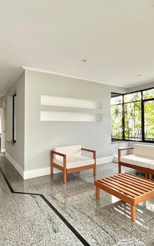 Apartamento à venda com 216m², 4 quartos e 3 vagas Apartamento à venda com 216m², 4 quartos e 3 vagasHall social
