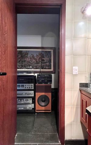 Apartamento à venda com 216m², 4 quartos e 3 vagas Apartamento à venda com 216m², 4 quartos e 3 vagasLavabo