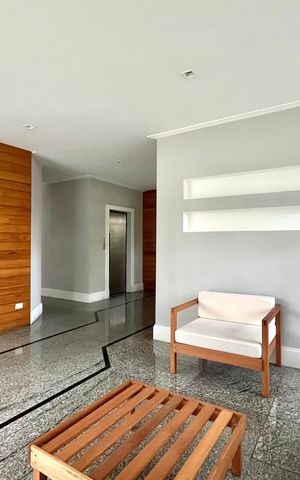 Apartamento à venda com 216m², 4 quartos e 3 vagas Apartamento à venda com 216m², 4 quartos e 3 vagasHall social