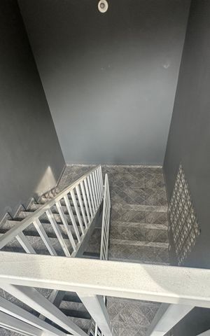Apartamento para alugar com 28m², 1 quarto e 1 vaga Apartamento para alugar com 28m², 1 quarto e 1 vagaEscada