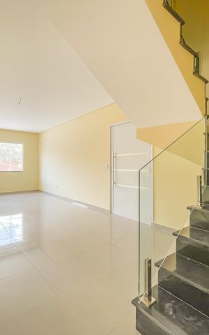 Casa à venda com 150m², 3 quartos e 2 vagas Casa à venda com 150m², 3 quartos e 2 vagasSala
