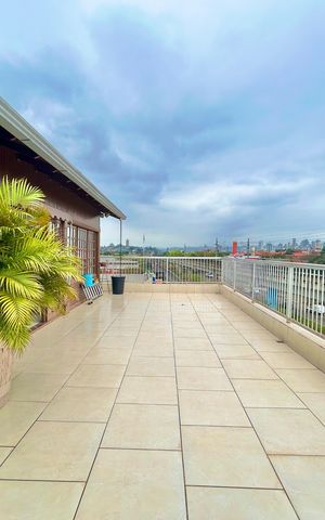 Apartamento à venda com 400m², 4 quartos e sem vaga Apartamento à venda com 400m², 4 quartos e sem vagaVaranda da Sala 3