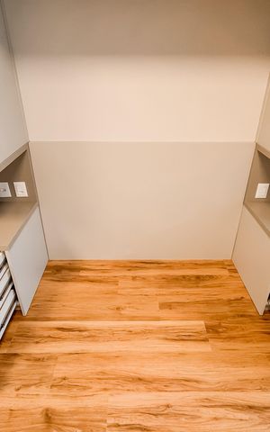 Studio à venda com 32m², 1 quarto e sem vaga Studio à venda com 32m², 1 quarto e sem vagaArmários
