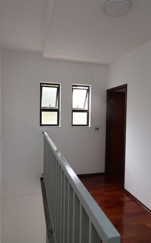 Casa à venda com 205m², 3 quartos e 5 vagasHall