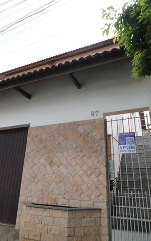 Casa à venda com 205m², 3 quartos e 5 vagasFachada