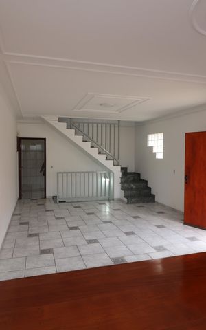 Casa à venda com 205m², 3 quartos e 5 vagasSala