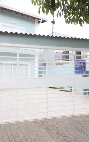 Casa à venda com 162m², 3 quartos e 2 vagasFachada