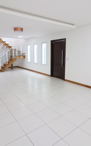Casa à venda com 162m², 3 quartos e 2 vagasSala