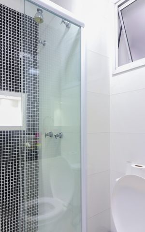 Apartamento à venda com 55m², 2 quartos e 2 vagas Apartamento à venda com 55m², 2 quartos e 2 vagasBanheiro
