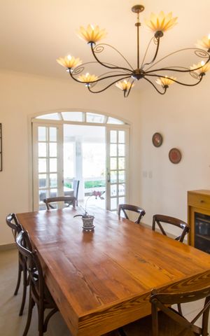 Casa de condomínio à venda com 573m², 4 quartos e 4 vagas Casa de condomínio à venda com 573m², 4 quartos e 4 vagasSala de Jantar